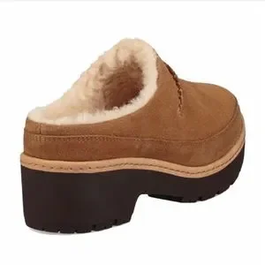 UGG LYNWOOD CLOGS SIZE 5.5 NEW IN BOX NIB Color CHESTNUT